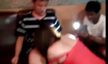 Tuyệt Mia Austin trên bãi xxx nhật biển khỏa thân chụp một bức chân dung