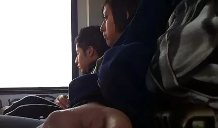 Các cô gái tắm rửa âm đạo xxx nhật của cô ấy trong bồn rửa chén và đi đến cung cấp dịch vụ tình dục.