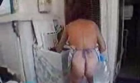 Đam mê thủ dâm bằng cách kết nối sex tube nhat ban một ống với áp lực của nước trong âm đạo.