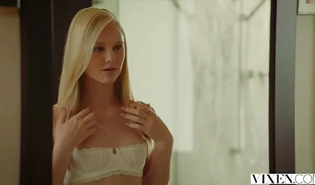 Các cô gái tóc vàng sex xxx nhat ban phù Thủy đã cọ xát âm đạo của một người hàng xóm, cô đã gặp trong sân nhà của cô.