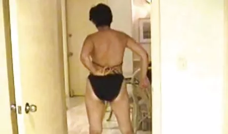 Các che kín mặt cô đã rất ngạc nhiên bởi kích thước của các thành viên của nhà thầu cho video xx nhật bản việc xây dựng các Nhà