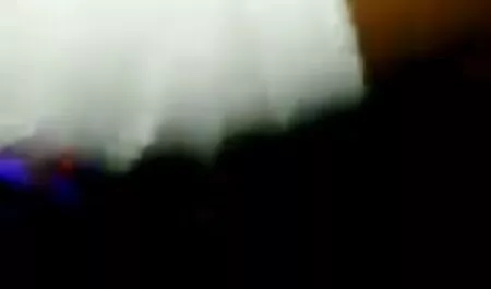 Đám đông học sinh là màu đen phá hủy một cô gái tóc vàng người sex game show nhat hét lên và tách