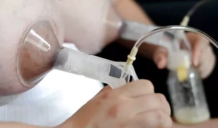 Một ngọt sex xxx nhật bản và ngon thổ nhĩ kỳ người phụ nữ trong quần, và một phụ nữ xinh đẹp vuốt ve mình.