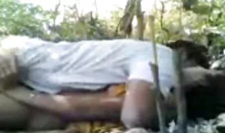 Lần đầu tiên anh bước vào gái điếm, và ngập ngừng bao gồm xxx nhat ban của mình, với bàn tay của mình