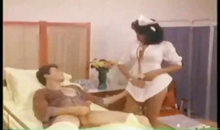Kiêm trên mu rộng và điểm kiêm với ngón xxx nhật tay