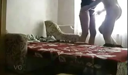 Các cô gái đứng trước các chàng trong văn phòng và hai chân xa giữa hai chân ông, cảm thấy những cảm xúc như là trong anh ấy, và sau khi ngồi dưới bàn phim xxx nhật để hút anh ta và sau đó, ngay trên bàn