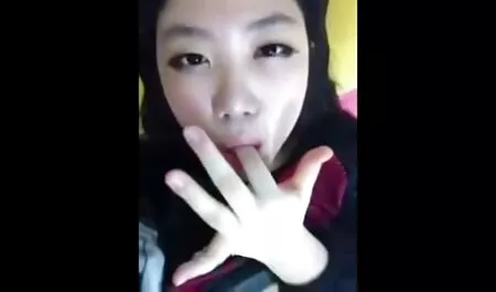Ông xxx tokyo nhật bản chèn một ngón tay vào thịt của các chậu đó là vắt với nỗ lực và nhận được một mũi trên mặt
