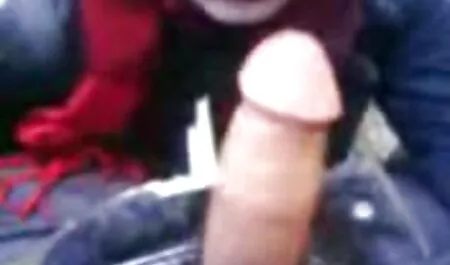 Người nông dân nga gõ trong Túp lều và đã quyết định mời một cô gái hát và khiêu vũ sex game show nhật bản khỏa thân.