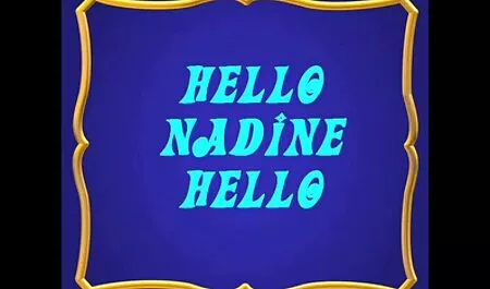 Mulatto trong Da đỏ nằm trên giường, trải dài chân của mình, phim xxx nhat ban hay nhat che mặt của mình và cho phép dày chồn xâm nhập.