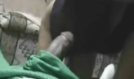 Gái giận dữ video xx nhật bản với nắm đấm và béo đánh vào mông xệ