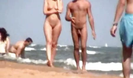 Một cô gái thân thiện hút ở cửa trước khi vào nhà và nhận được xxx nhất ban một liều dính đối diện với cái chết.
