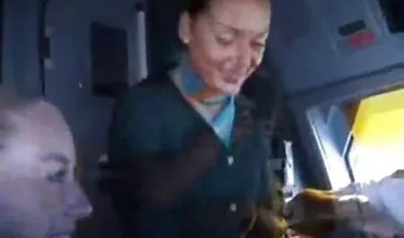 Con ăn mặc như một tên trộm với một tro choi nhat ban xxx khẩu súng và gián điệp vào mẹ kế của cạo.