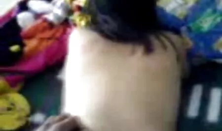 Người đàn ông làm Olma vuốt xxx video nhat ban ve âm hộ của cô, tối tiếng da rất nhút nhát và cởi quần áo, bao gồm chân của cô