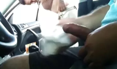 Tôi đi vào phòng tắm mà không có xxx nhật gõ cửa và bắt gặp mẹ kế thủ dâm với trần ngực giả.