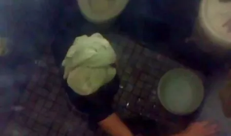 Trẻ Trung quốc, cô gái trong phòng thay đồ lông giữa phim sex nhat ban xxx hai chân của họ mặc quần áo và được tự do.