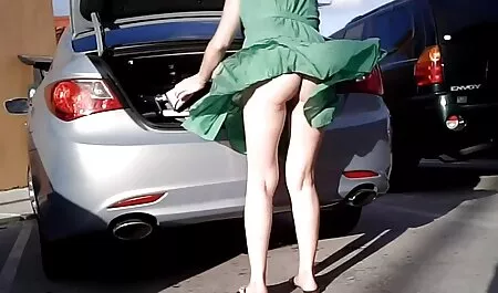 Ông xxx nhật chủ băn khoăn thư ký ai bắt bàn của mình, nắm tóc và cúi xuống