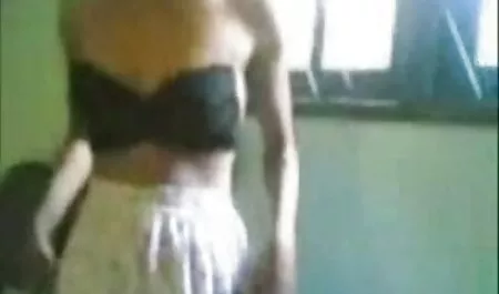 Cha đi các trẻ em của dưỡng phụ nữ trong phòng ngủ, và khi anh ngủ, hôn anh, đẩy đồ lót sex game show nhật bản của mình sang một bên.