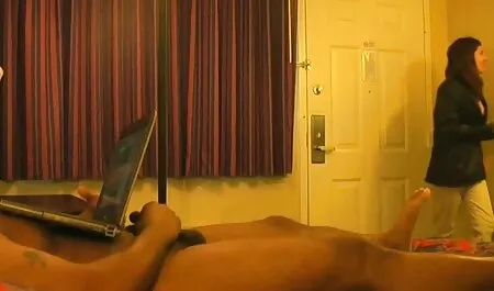 Ung thư nút với mái tóc sex game nhật đen trong một chiếc váy, nhưng đã không đồng ý để mất nó vào miệng.