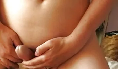 Một người phụ nữ sex nhat ban xxx lớn ngồi trên chồng cô ấy đen và quay về ảnh để xem trực tuyến
