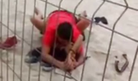 Cha mẹ người không biết làm thế nào để súc miệng với nhanh phim nhật xxx nhẹn, mông con trai của họ bị ung thư ở bed