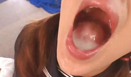 A bitch với rất nhỏ to đã cố gắng xlxx nhật bản để mặc đồ lót màu đỏ và con chó phong cách cho người phát triển một lỗ nhị, cắm và một cô bé lớn, và béo trong nó